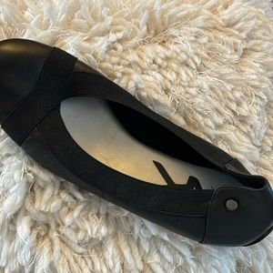 Anne Klein Sport Black Flat Women’s Shoe Size 8